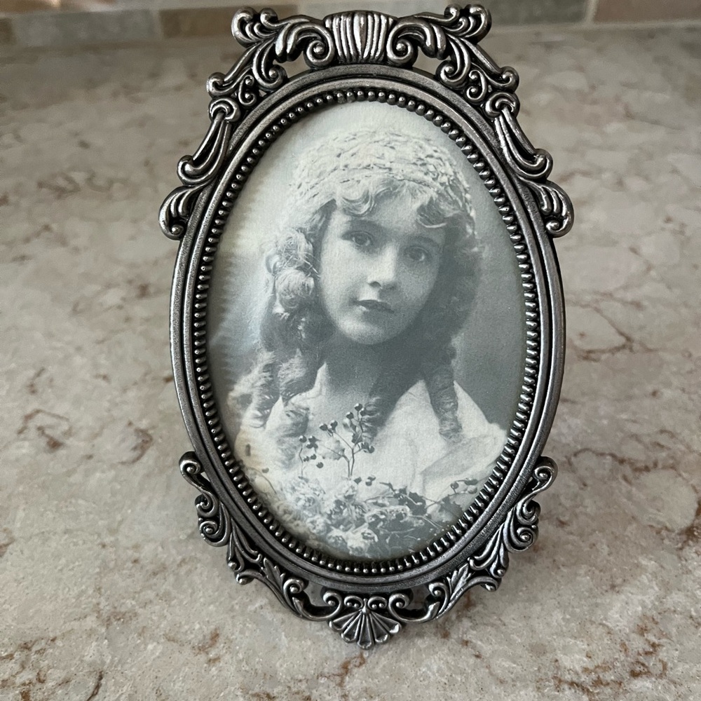 Victorian Oval Picture Frame